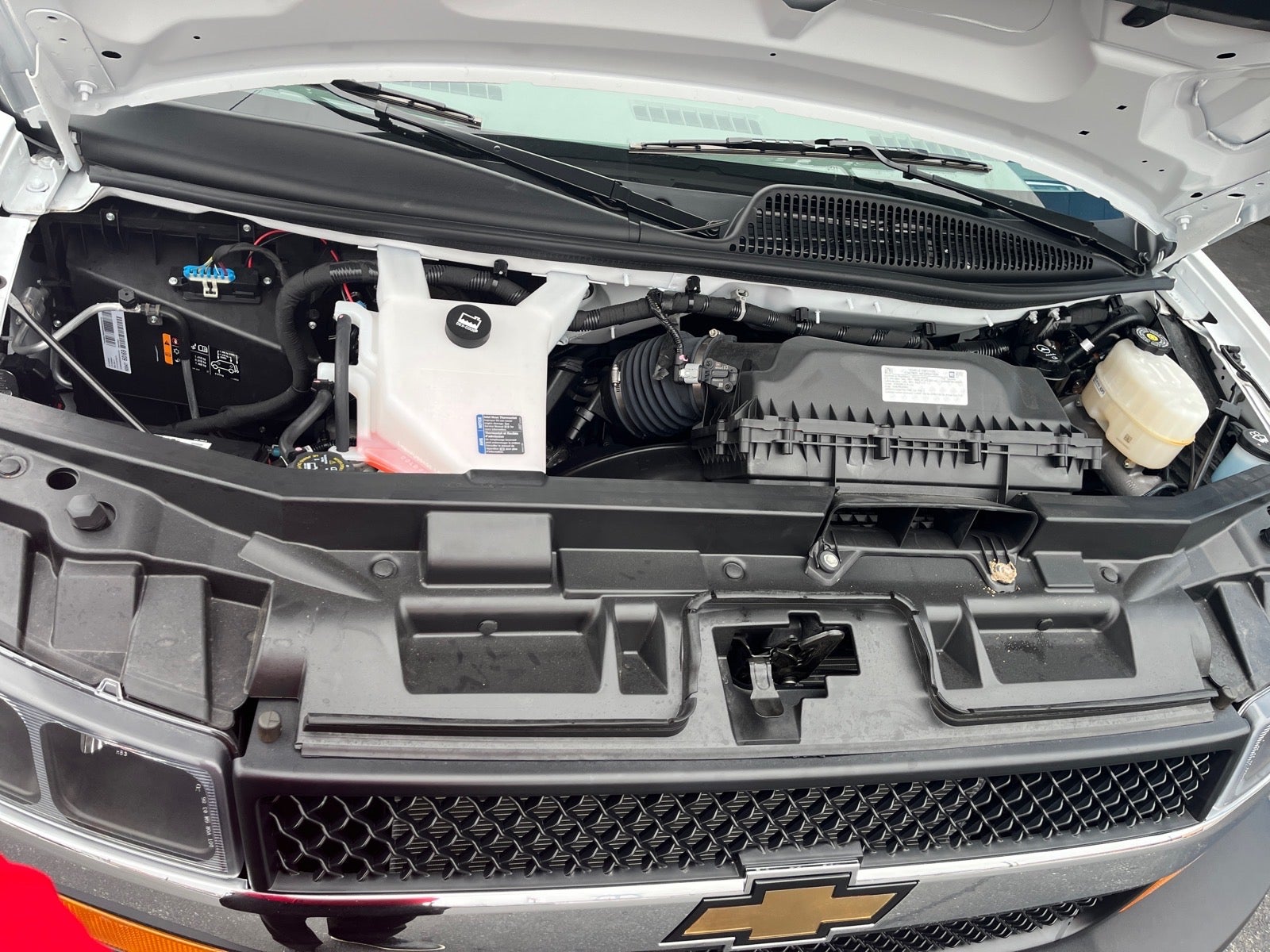 2025 Chevrolet Express Cutaway 3500 1WT