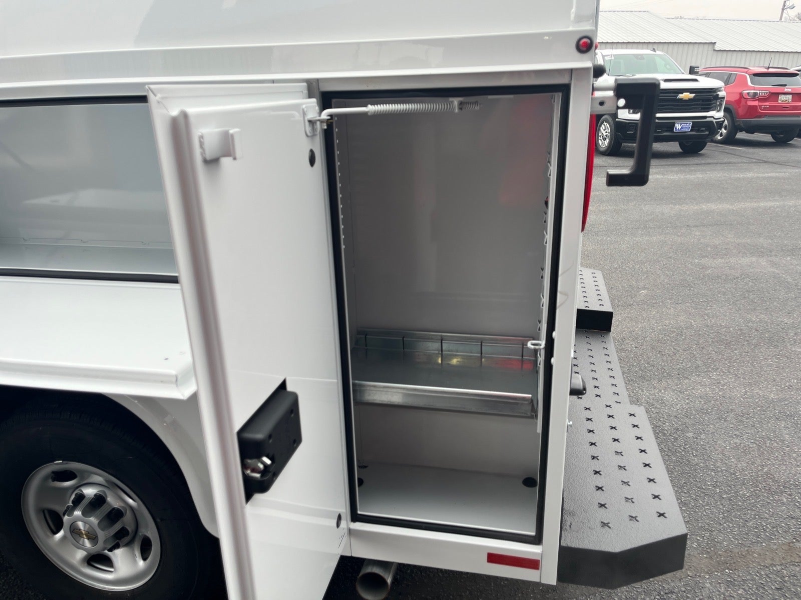 2025 Chevrolet Express Cutaway 3500 1WT