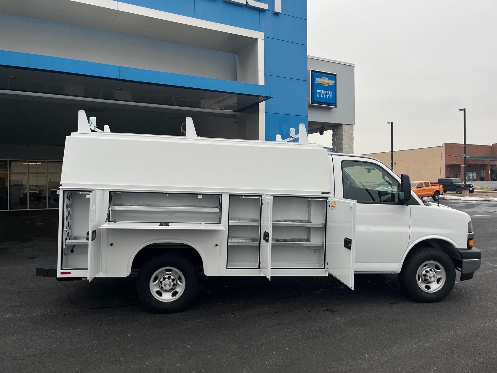 2025 Chevrolet Express Cutaway 3500 1WT