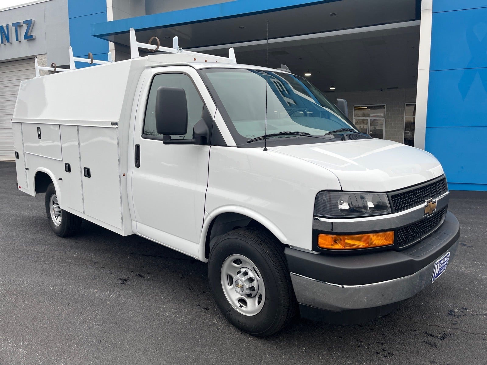 2025 Chevrolet Express Cutaway 3500 1WT