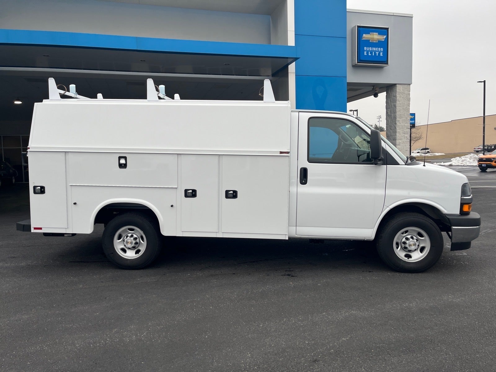 2025 Chevrolet Express Cutaway 3500 1WT