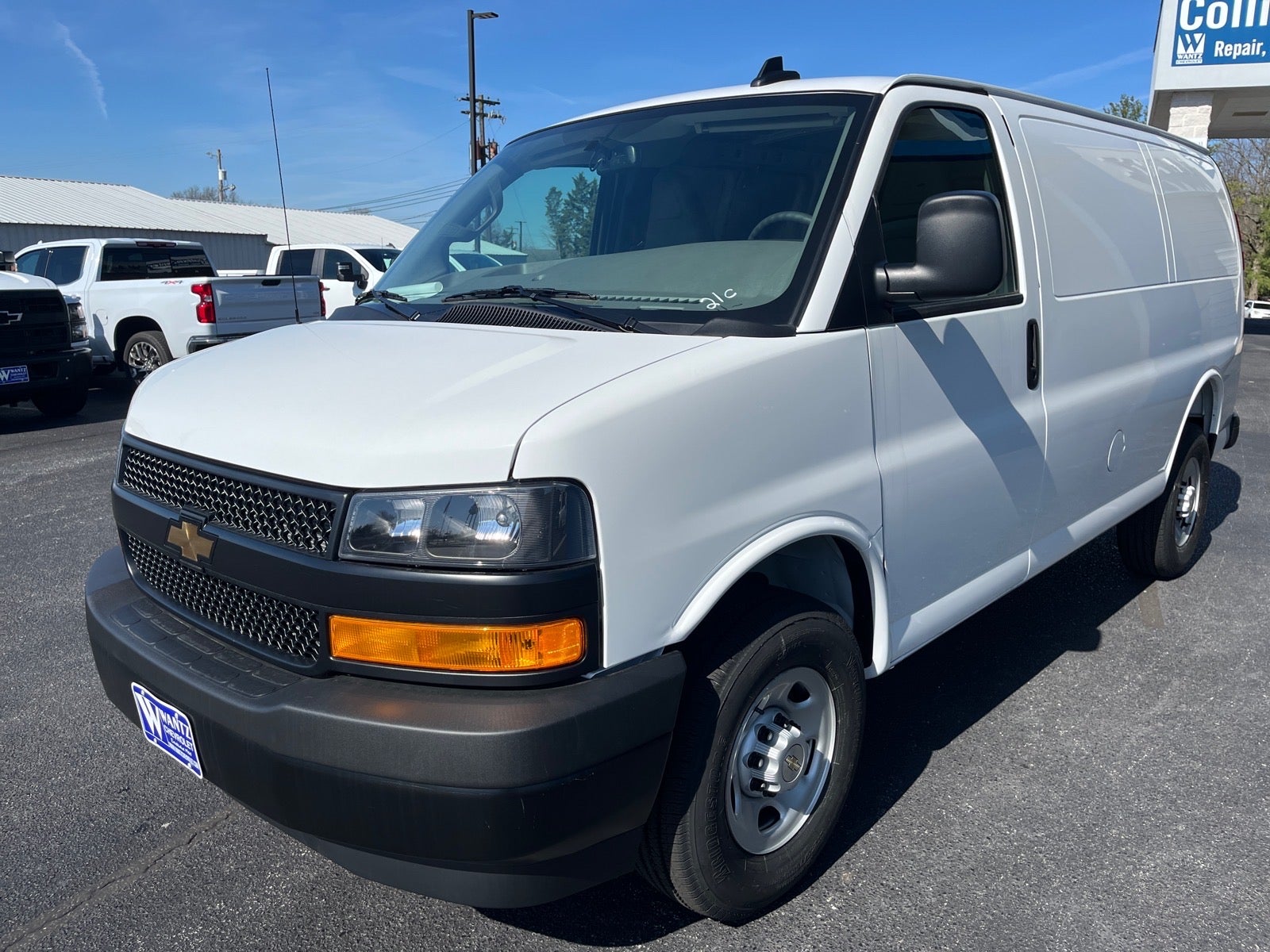2025 Chevrolet Express Cargo WT