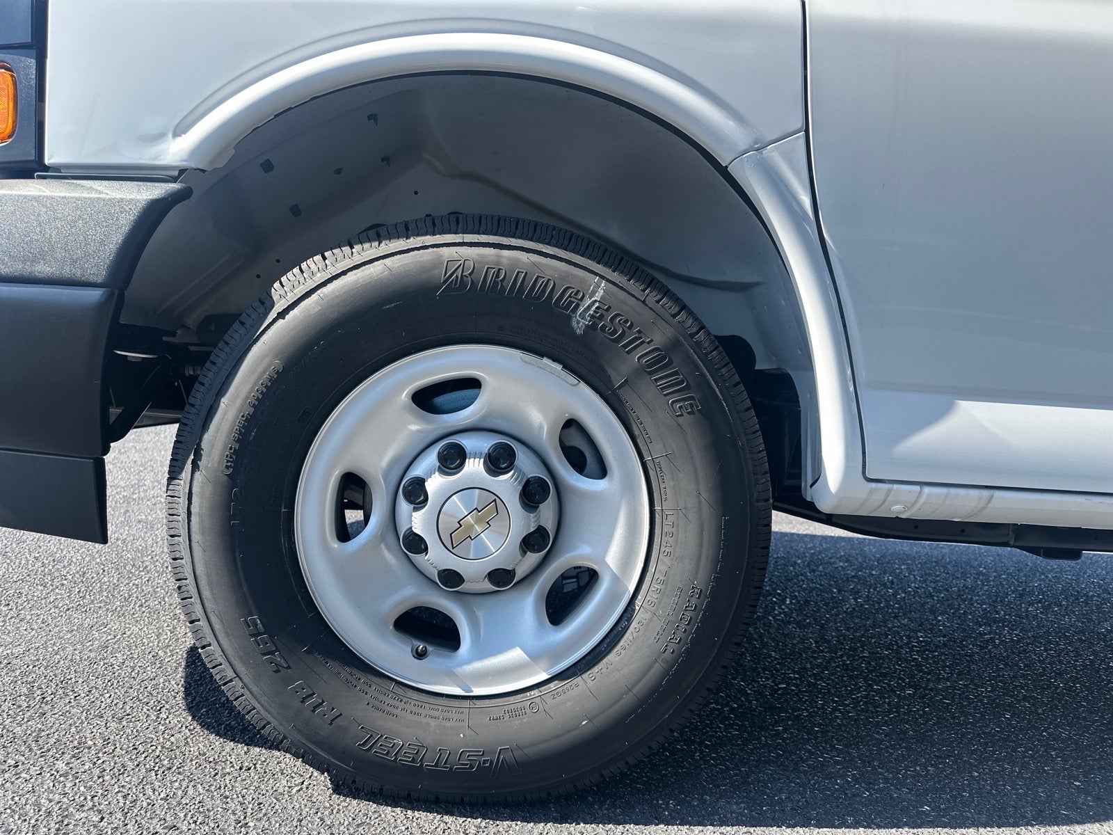 2025 Chevrolet Express Cargo WT