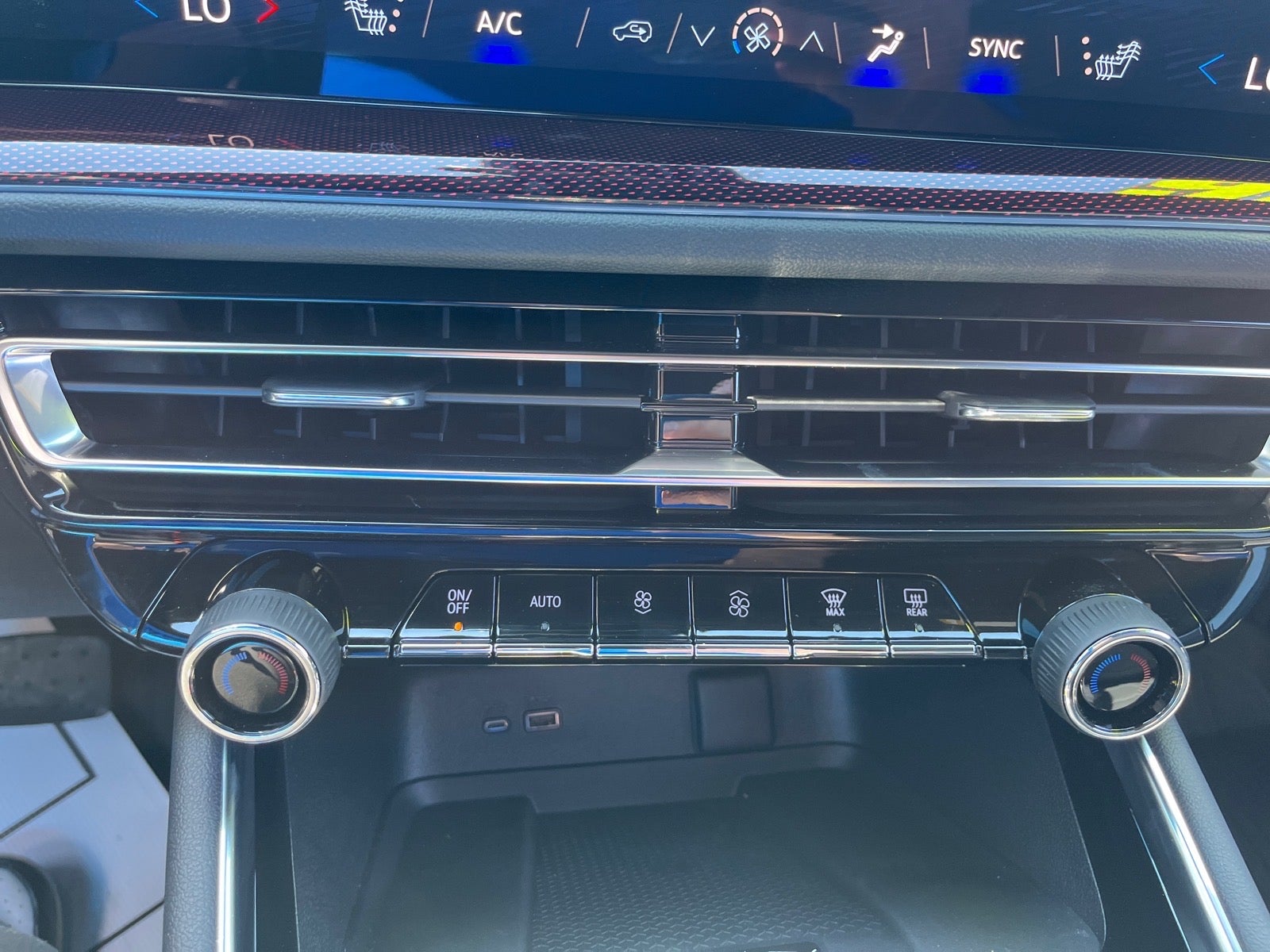 2026 Chevrolet Traverse Z71 - Photo 33