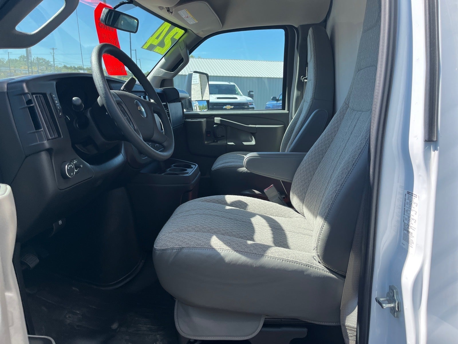 2024 Chevrolet Express Cutaway 3500 1WT