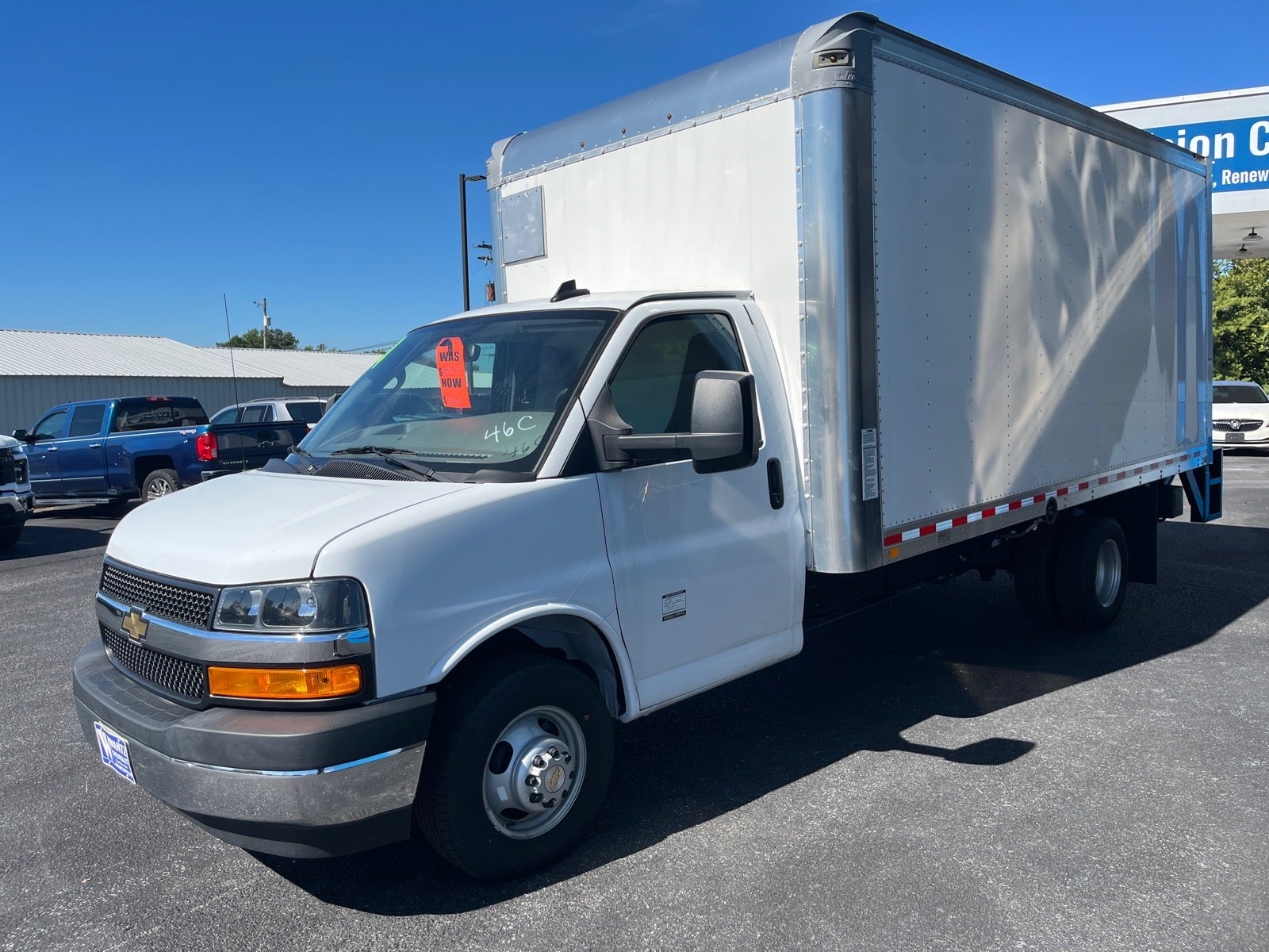 2024 Chevrolet Express Cutaway 3500 1WT