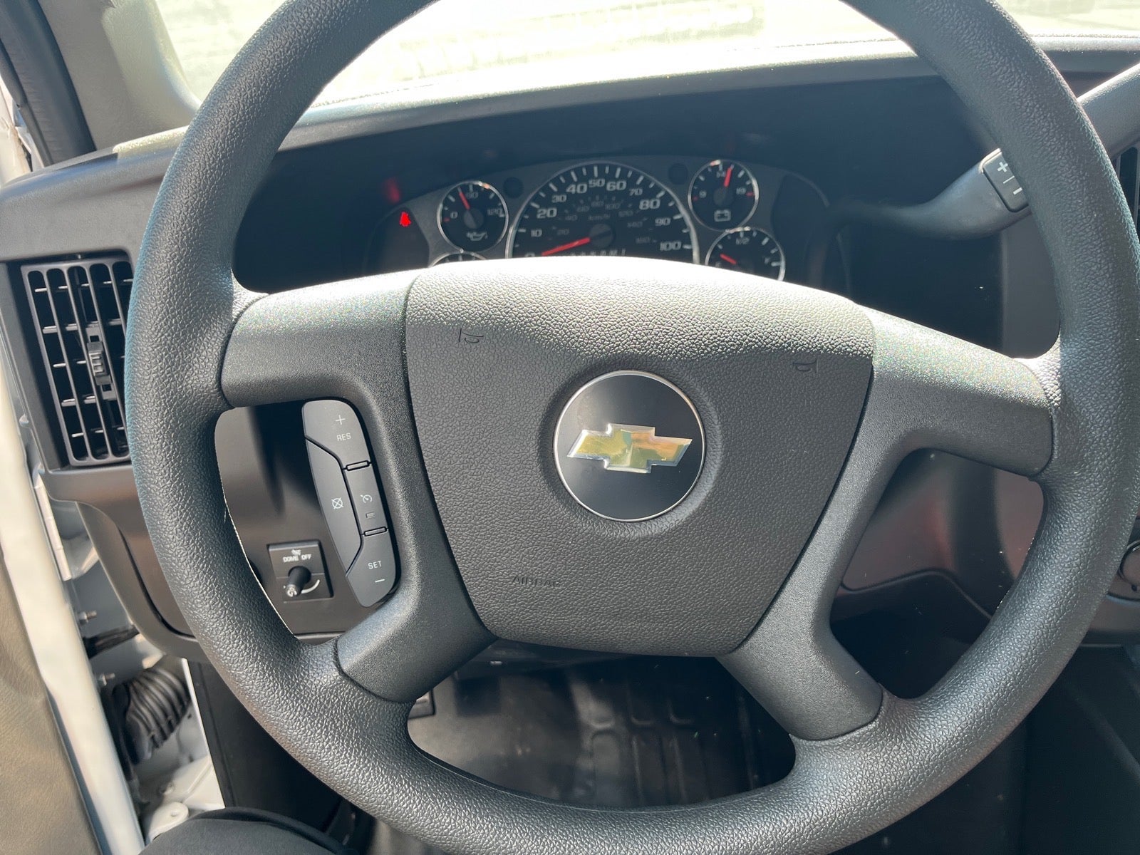 2024 Chevrolet Express Cutaway 3500 1WT