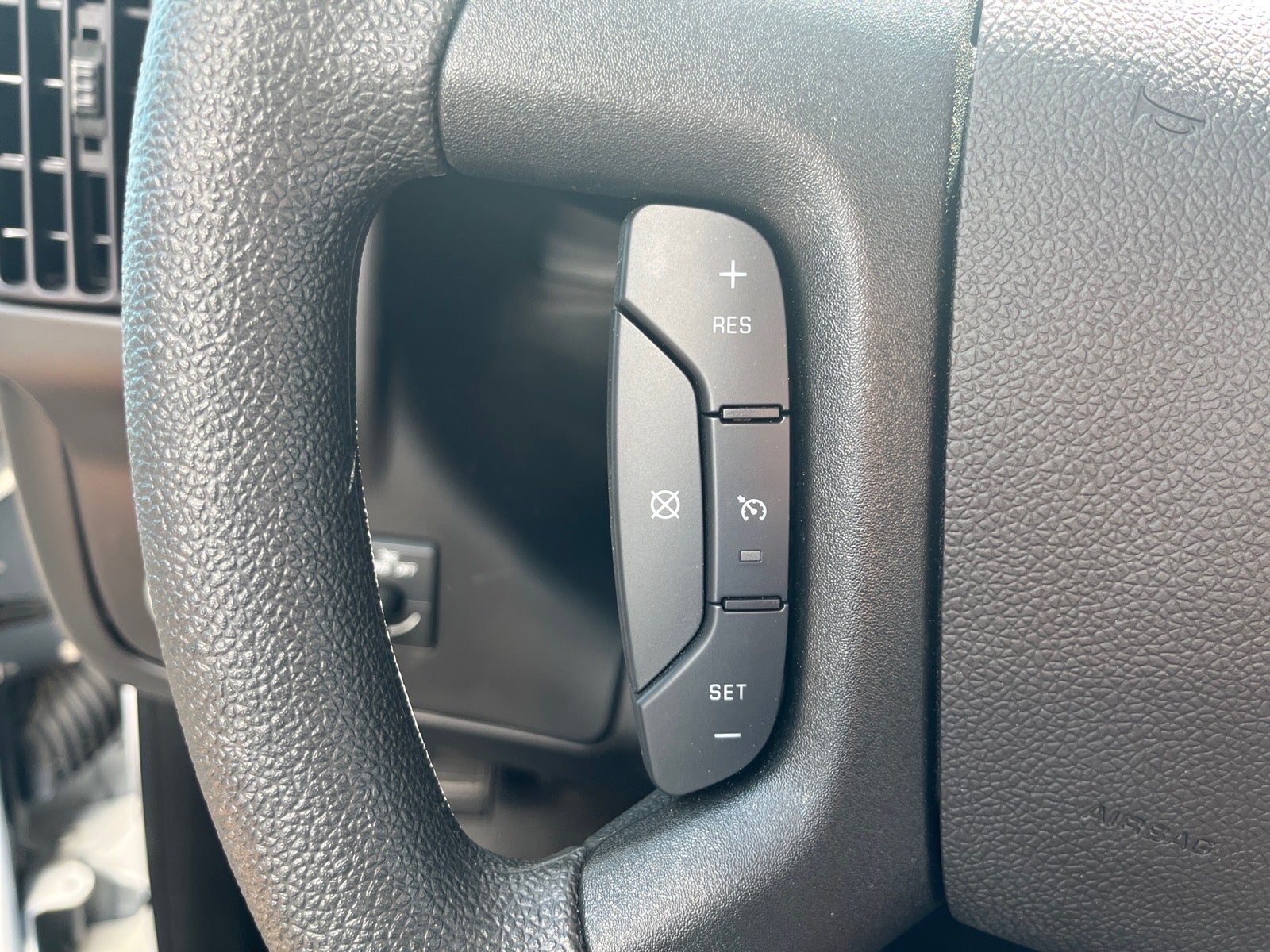 2024 Chevrolet Express Cutaway 3500 1WT