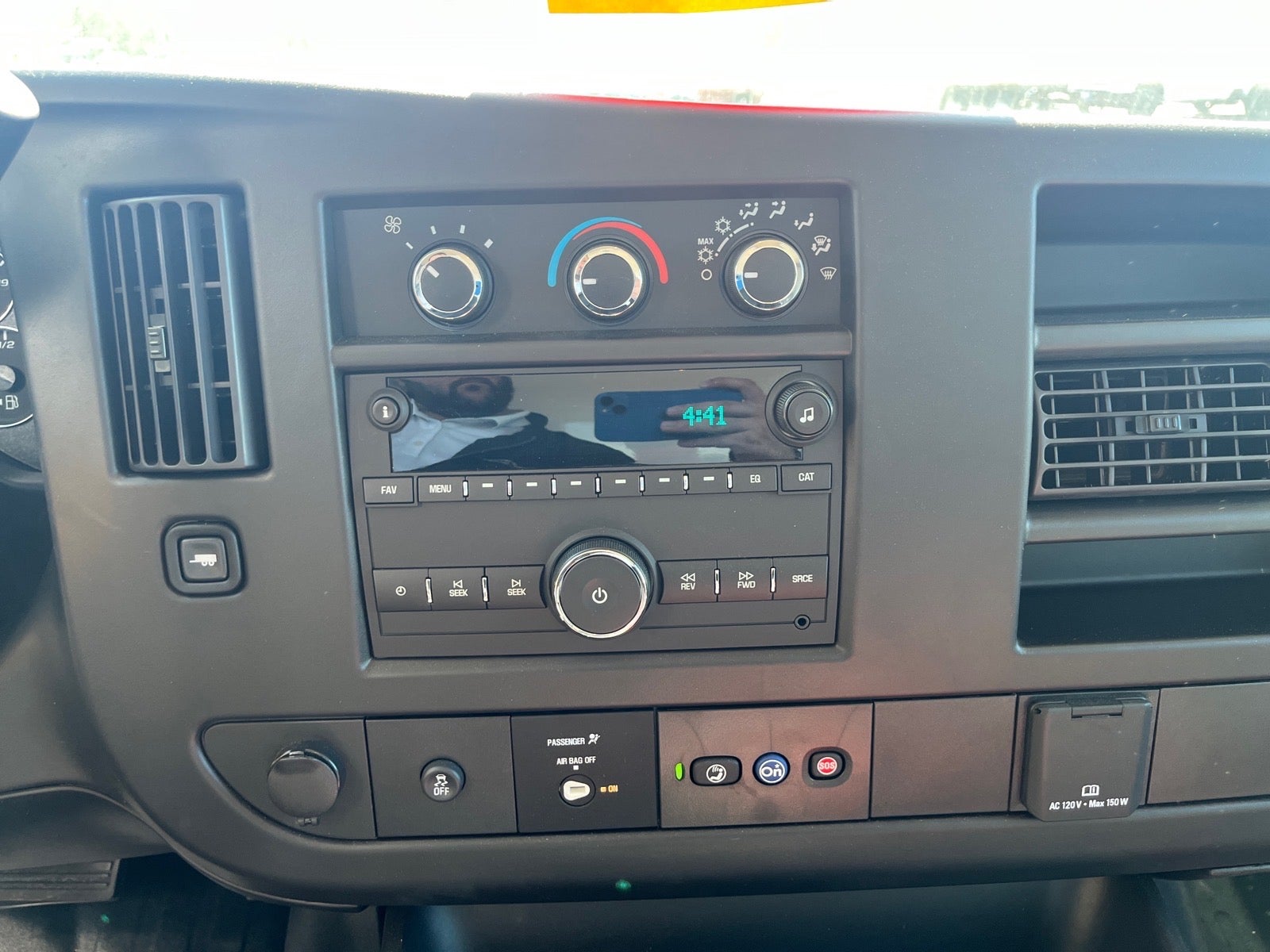 2024 Chevrolet Express Cutaway 3500 1WT