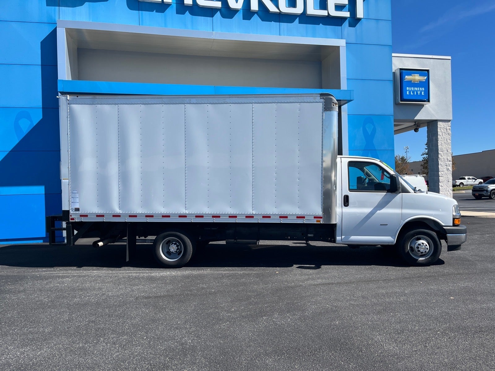 2024 Chevrolet Express Cutaway 3500 1WT