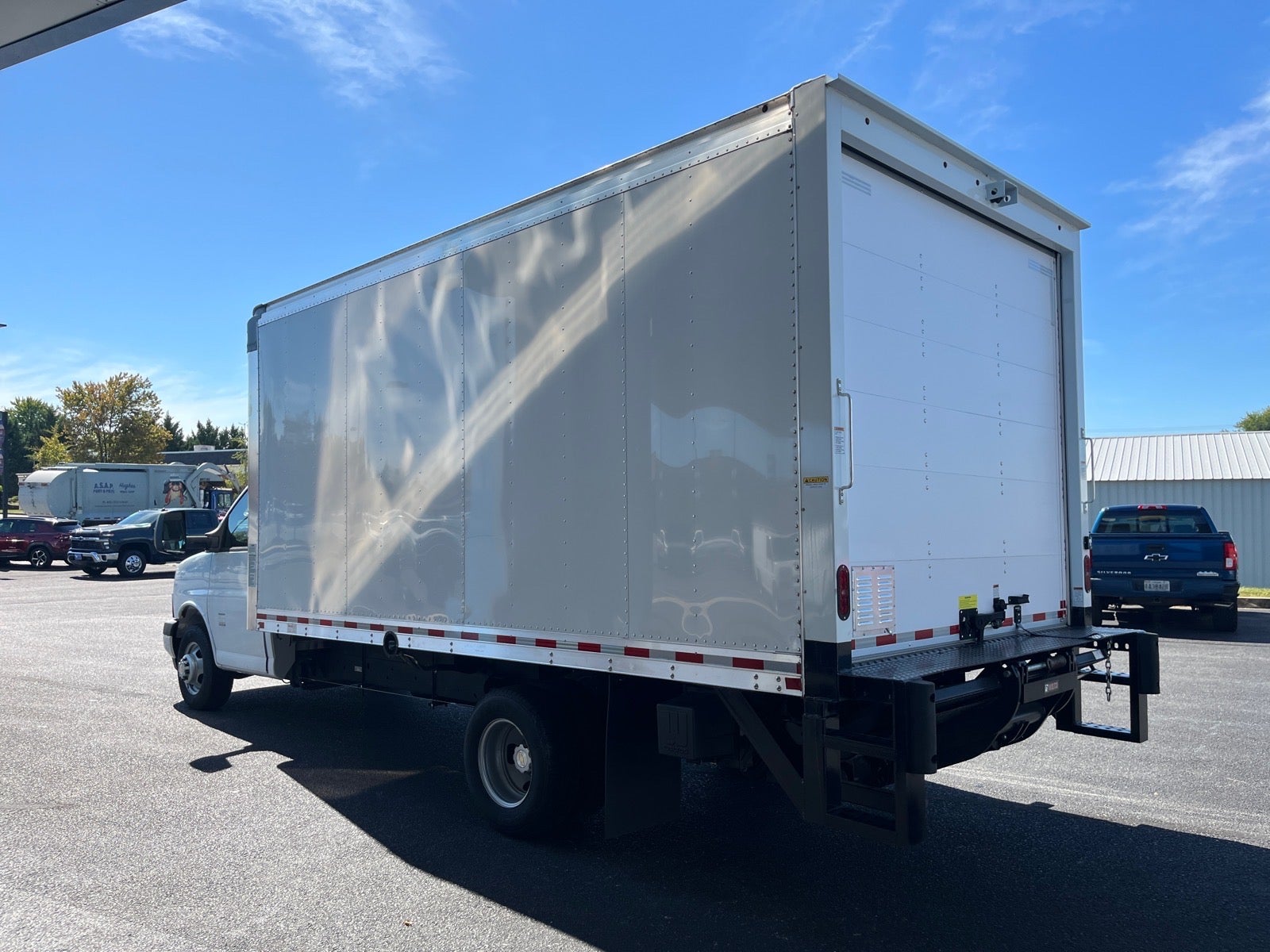 2024 Chevrolet Express Cutaway 3500 1WT