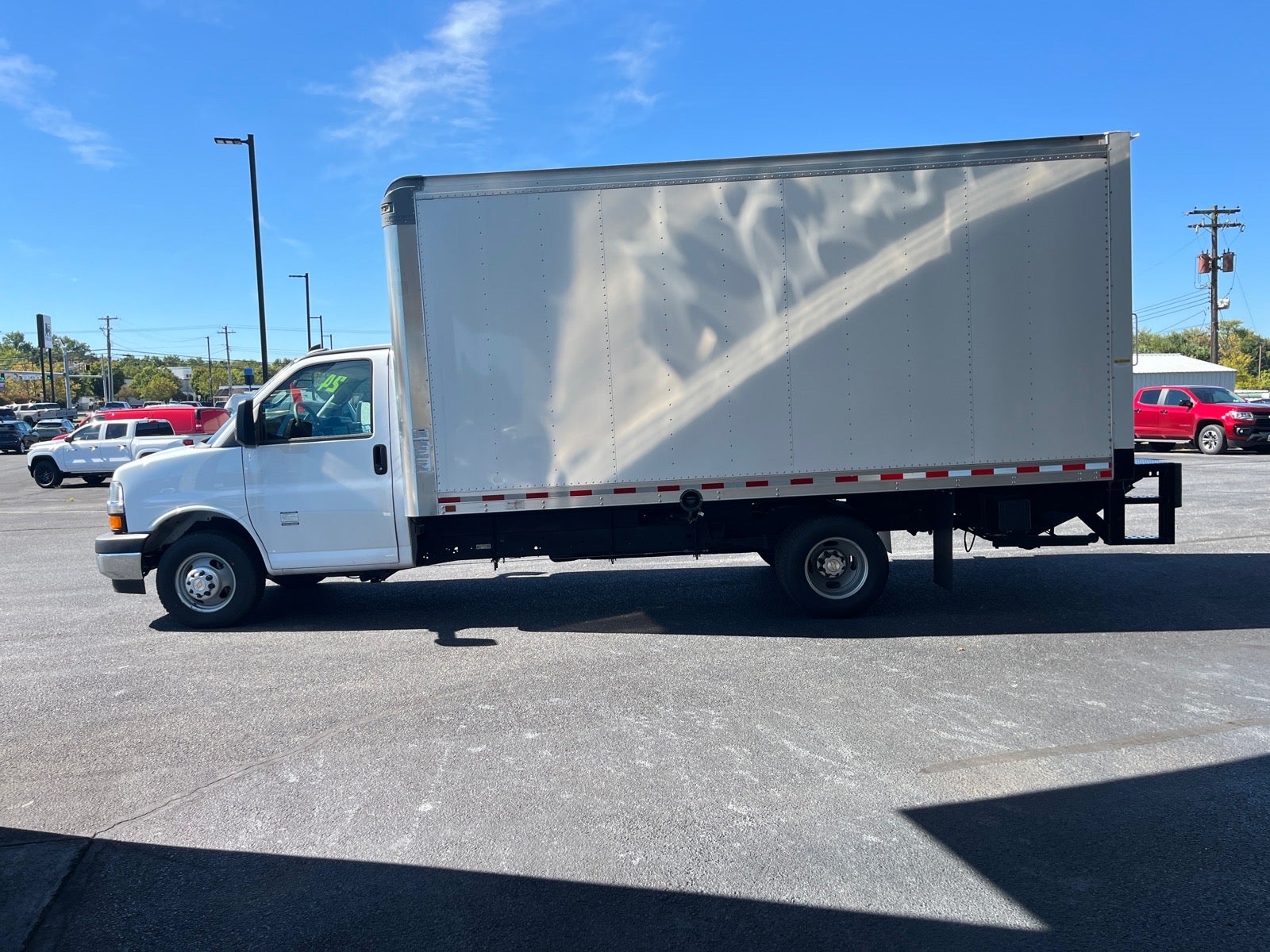 2024 Chevrolet Express Cutaway 3500 1WT